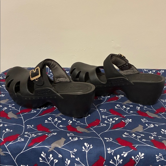 Dr. Scholl's Black Sandals - Picture 1 of 4